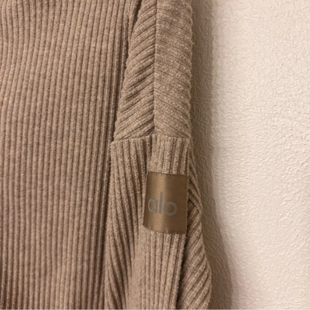 ALO Yoga Muse Hoodie Ribbed Sweatshirt Cropped Gravel Heather Women’s Size M - Picture 3 of 5